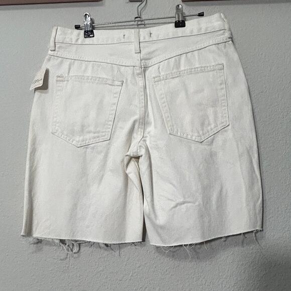 NWT Free People Mid Rise Boyfriend Distressed Bermuda Shorts - Ivory Size 26 - Picture 3 of 6